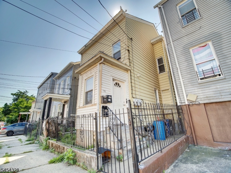 39 Hillman St Property Photo 1