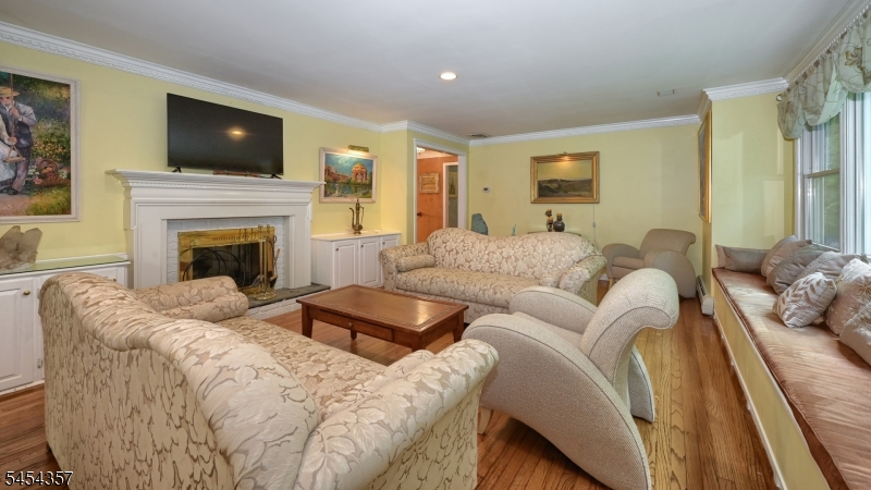 460 Laurel Ln Property Photo 10