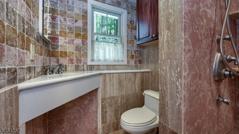 460 Laurel Ln Property Photo 17