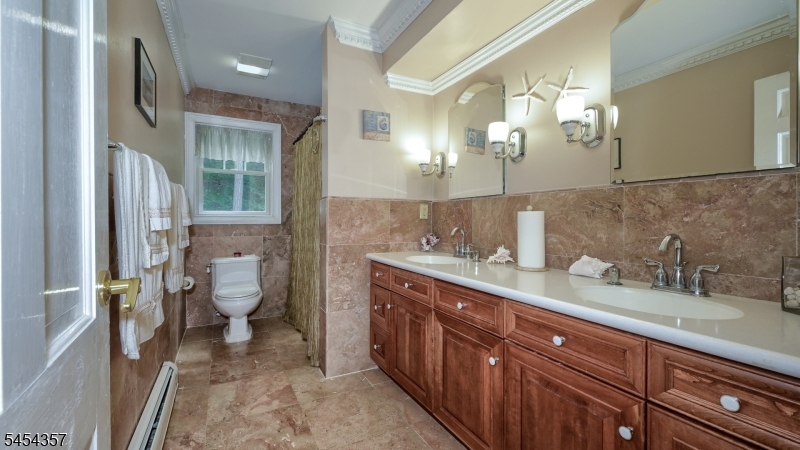 460 Laurel Ln Property Photo 18
