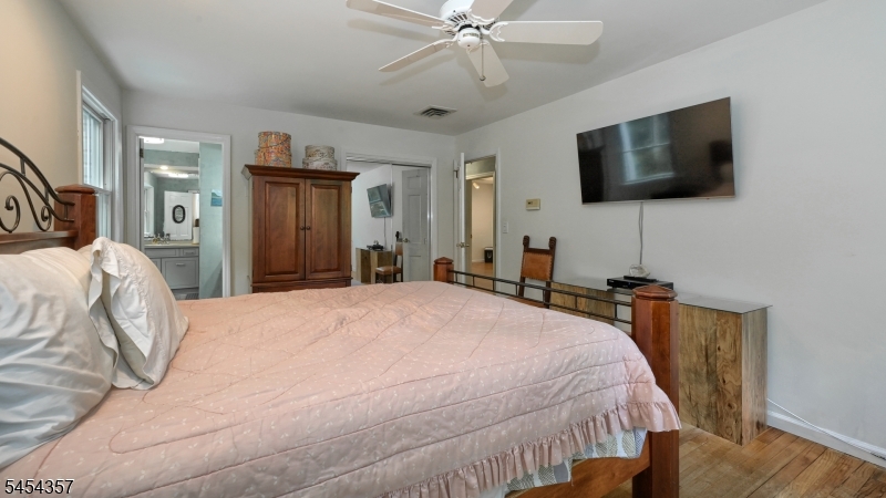 460 Laurel Ln Property Photo 21