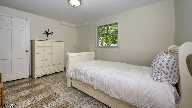 460 Laurel Ln Property Photo 22