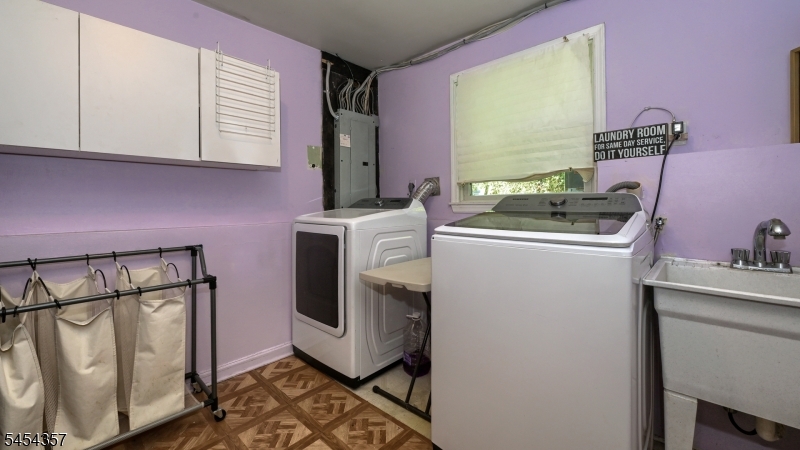 460 Laurel Ln Property Photo 24