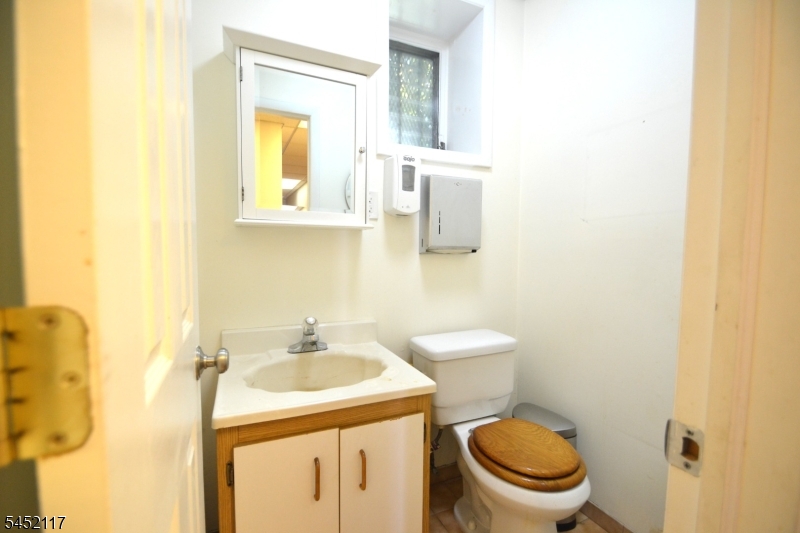 59 14th St Property Photo 11