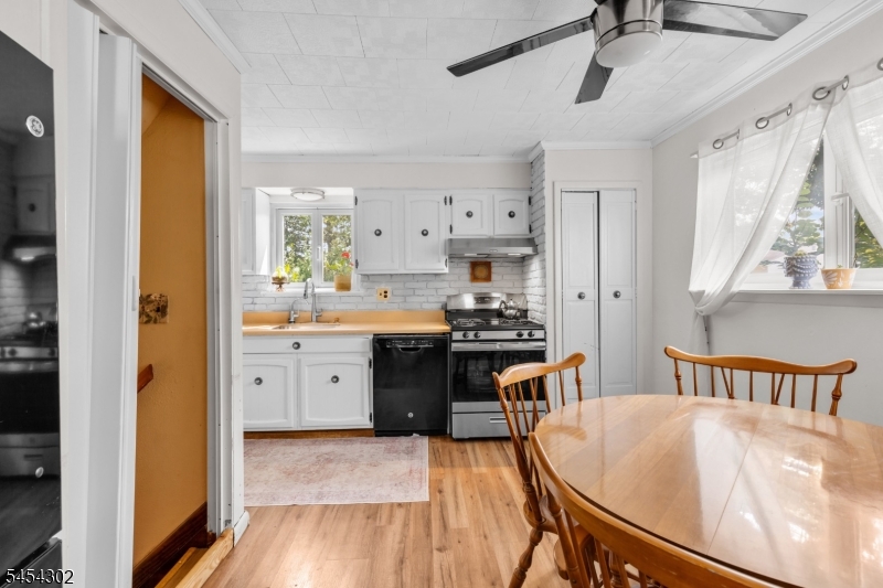 34 Roosevelt Ave Property Photo 12