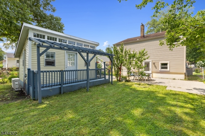 34 Roosevelt Ave Property Photo 24
