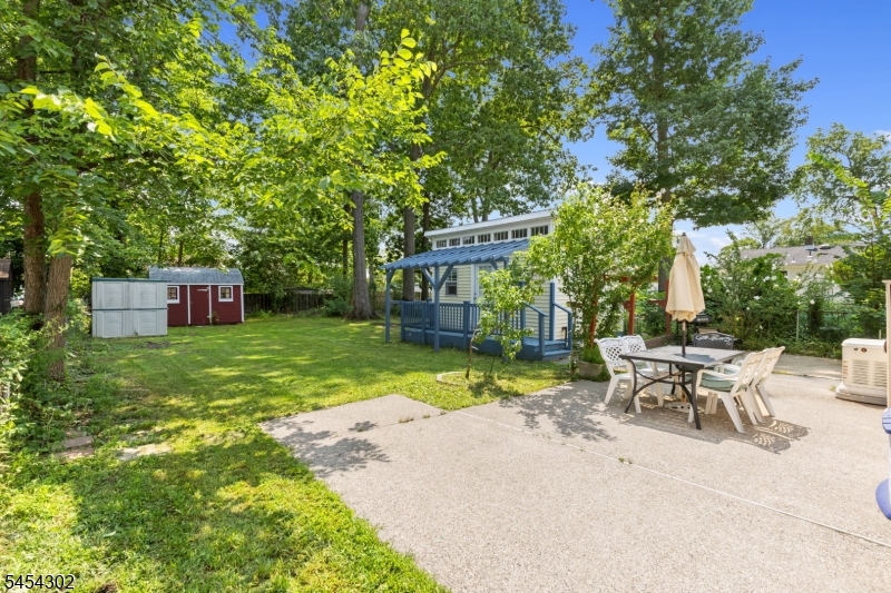 34 Roosevelt Ave Property Photo 26