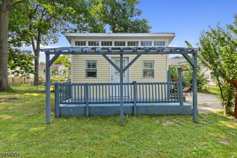 34 Roosevelt Ave Property Photo 27