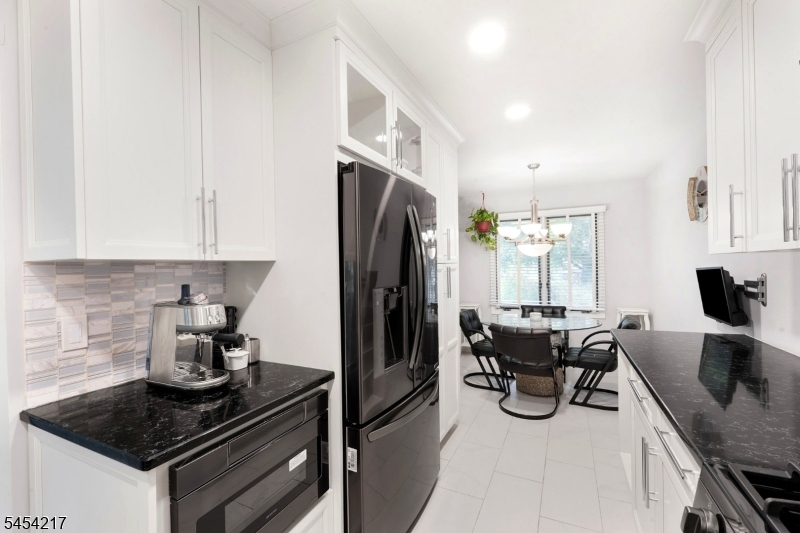45 Bond St Property Photo 10