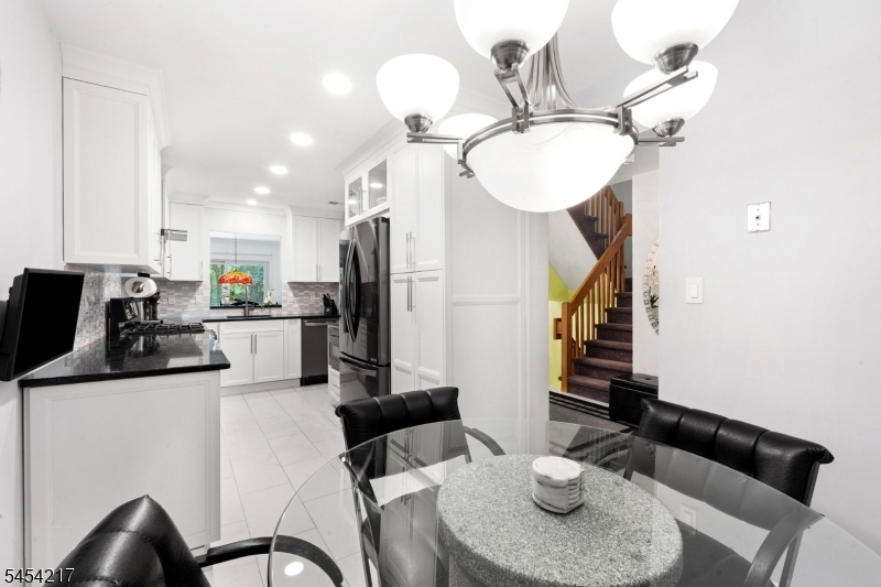 45 Bond St Property Photo 11