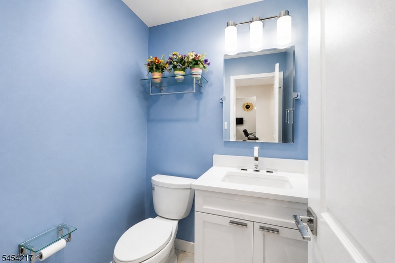 45 Bond St Property Photo 12