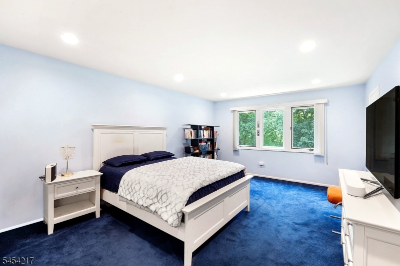 45 Bond St Property Photo 20
