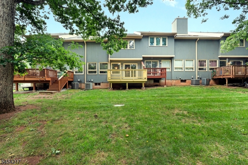 45 Bond St Property Photo 22