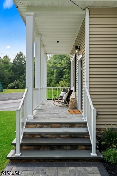 300 Rock Rd Property Photo 3