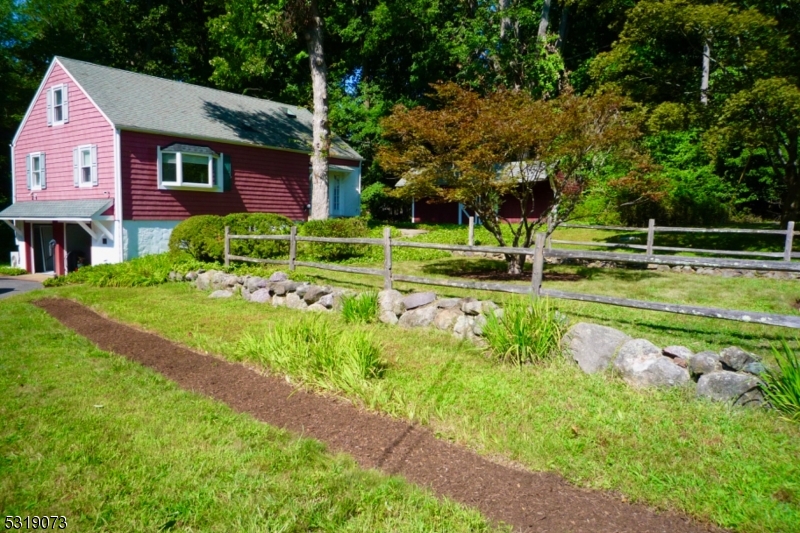 46 Oak Rd Property Photo 2