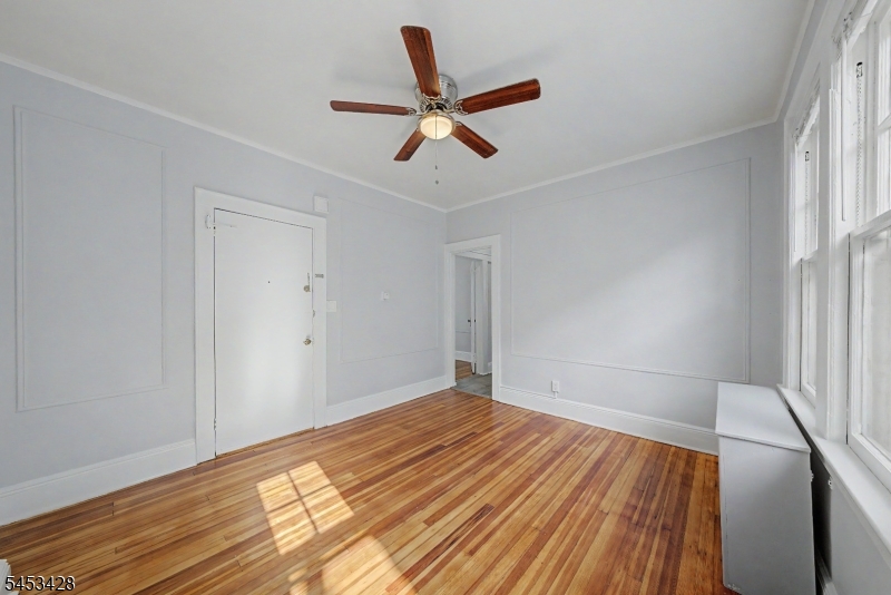 1329 Alina St 2r Property Photo 4