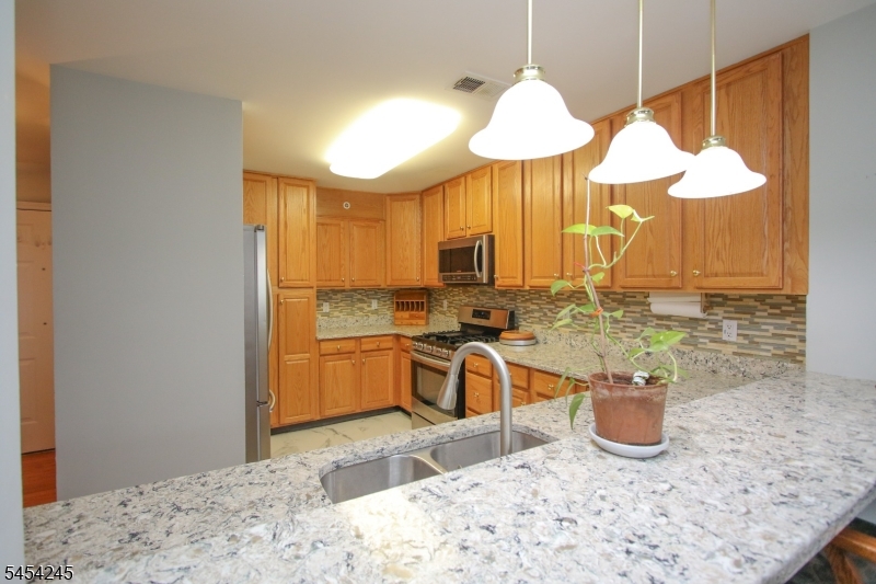 10 Redspire Dr 10 Property Photo 2