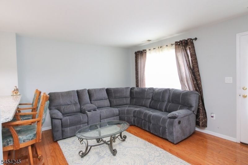 10 Redspire Dr 10 Property Photo 4