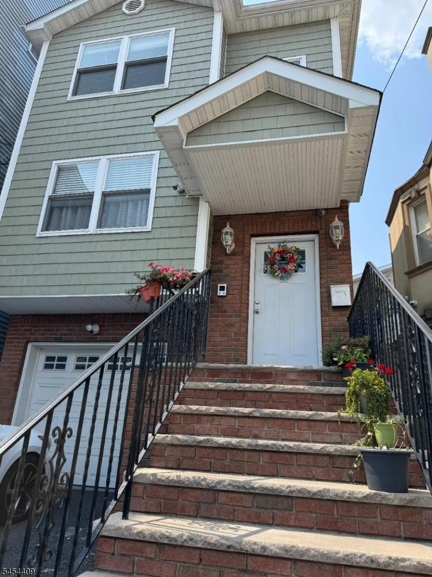82 Oraton St Property Photo 1