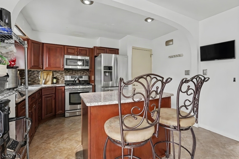 378 Riverside Ave Property Photo 11