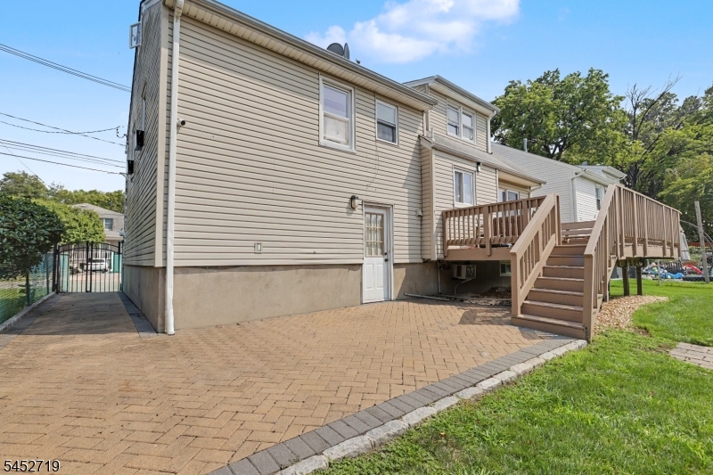 378 Riverside Ave Property Photo 31