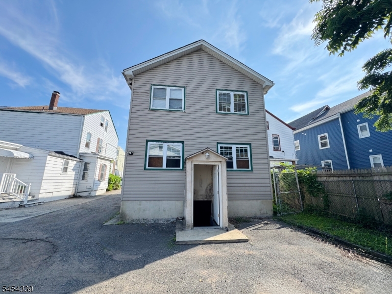23 Ryerson Ave Property Photo 2