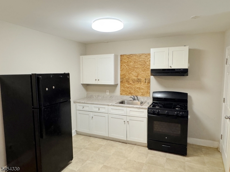 23 Ryerson Ave Property Photo 6