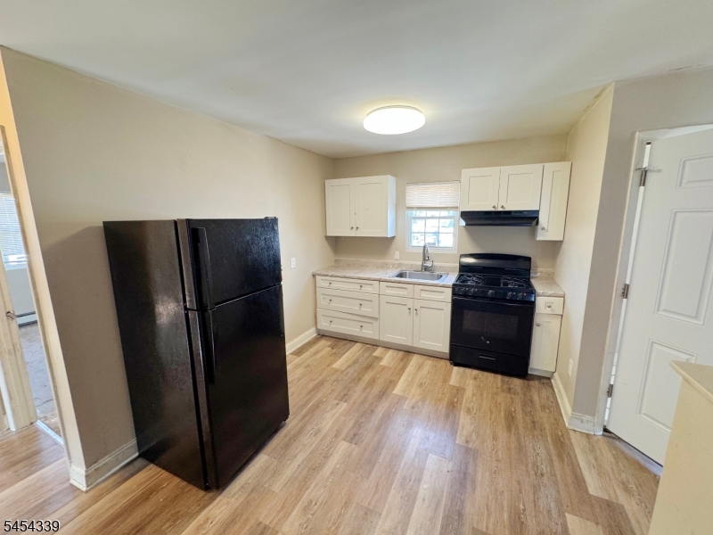23 Ryerson Ave Property Photo 9