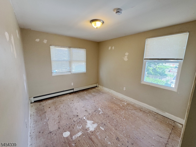 23 Ryerson Ave Property Photo 11