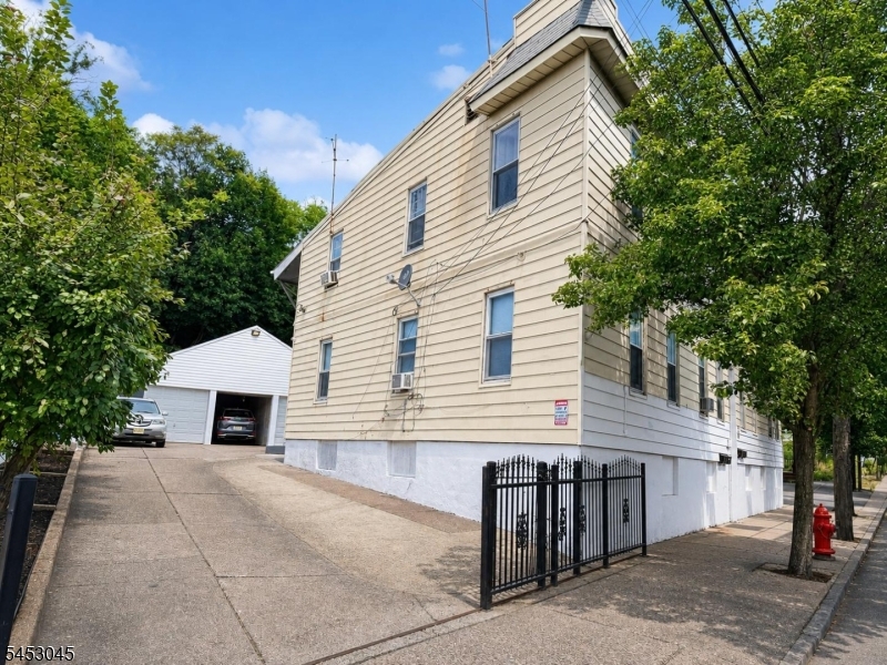 25 Belmont Ave Property Photo 2