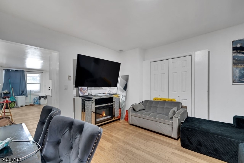 25 Belmont Ave Property Photo 9