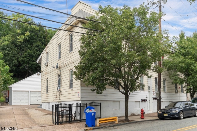 25 Belmont Ave Property Photo 21