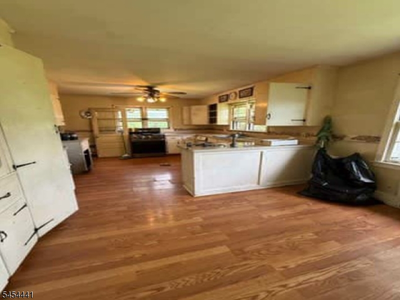 37 Hope Rd Property Photo 4