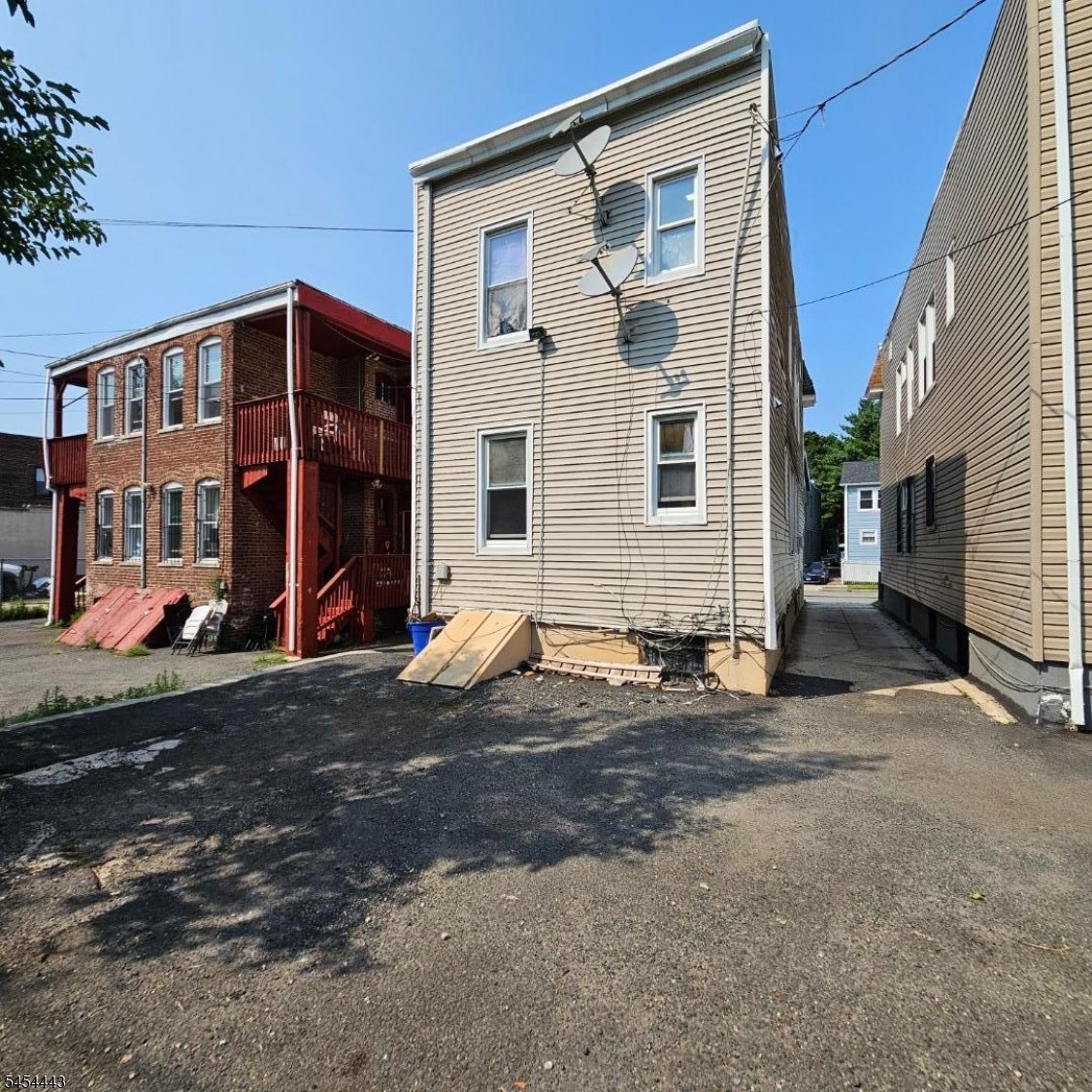 115 Tremont Ave Property Photo 3