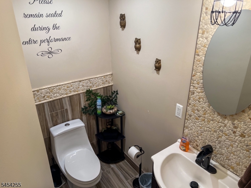 925 Hillside Ave Property Photo 8