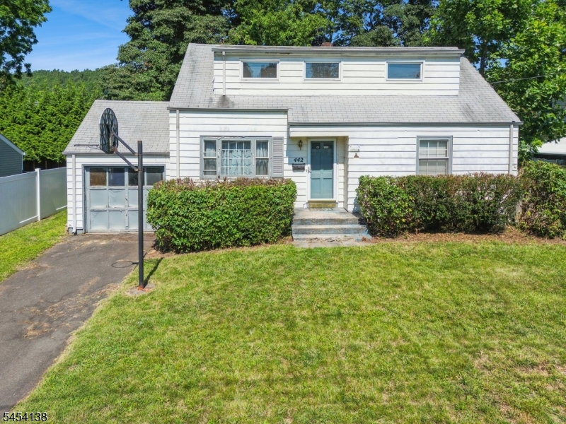 442 Oakridge Ave Property Photo 1