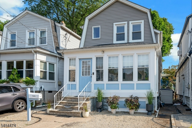 30 Tichenor Pl Property Photo 2