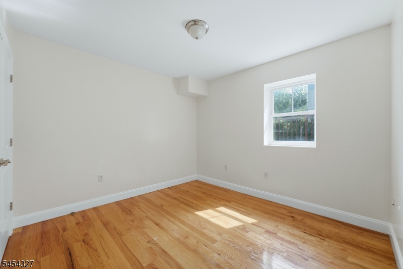 232 Shephard Ave B6 Property Photo 8