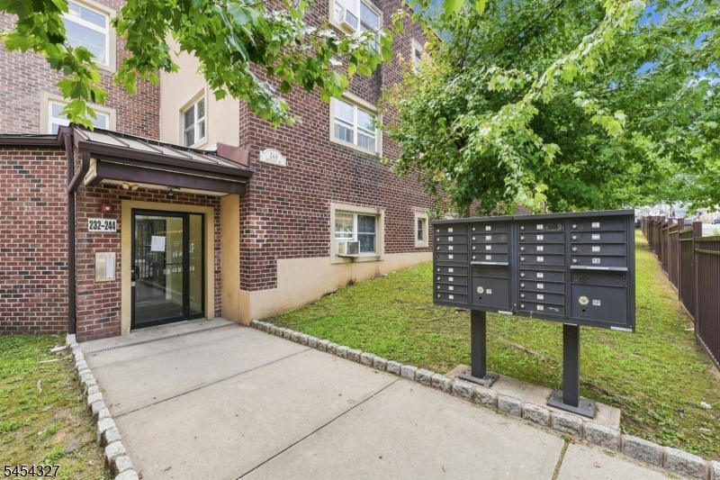 232 Shephard Ave B6 Property Photo 12