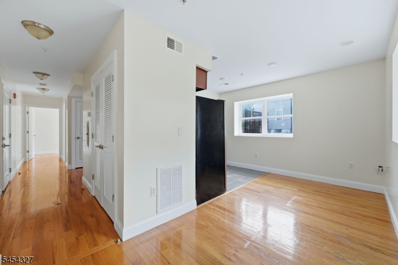 232 Shephard Ave B6 Property Photo 14