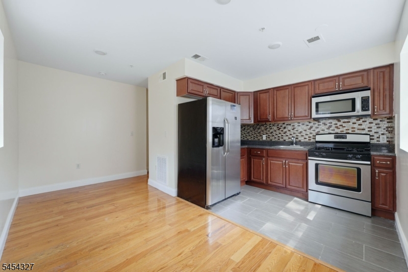 232 Shephard Ave B6 Property Photo 15
