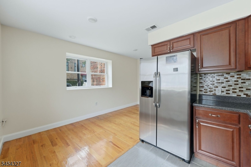 232 Shephard Ave B6 Property Photo 17