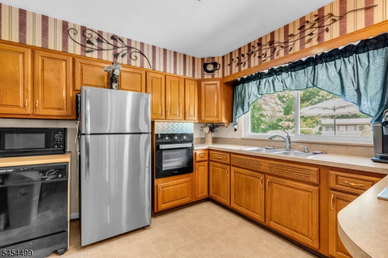 221 Ohio Ave Property Photo 18