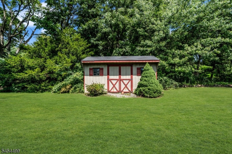 221 Ohio Ave Property Photo 32