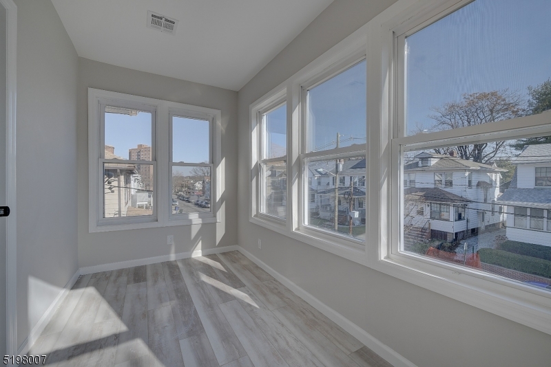 259 N Center St 2 Property Photo 6