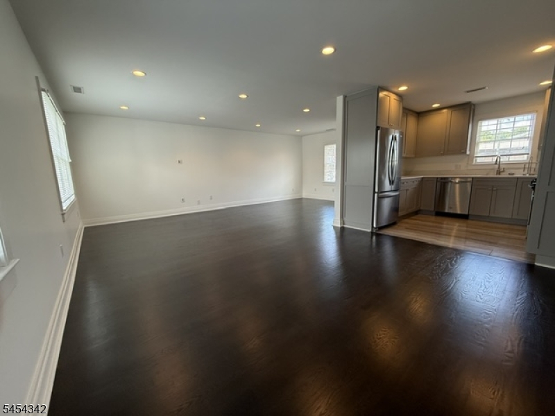 77 Jefferson Pl Property Photo 3