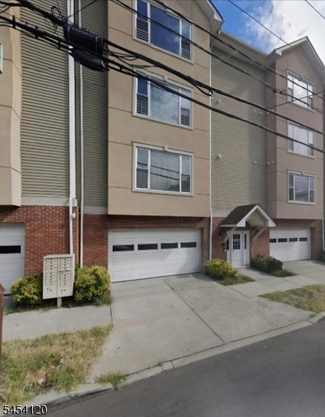 564 52Nd St 205 Property Photo 1