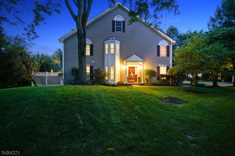 61 Dorchester Dr Property Photo 3