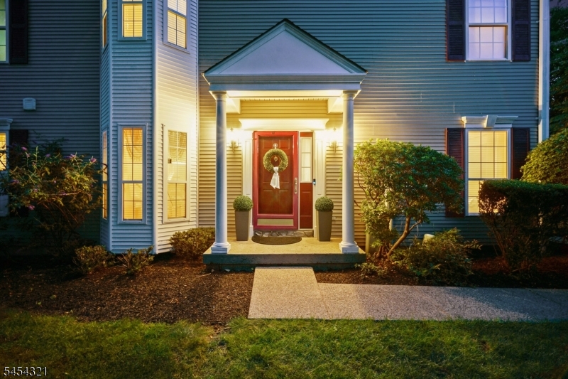 61 Dorchester Dr Property Photo 4