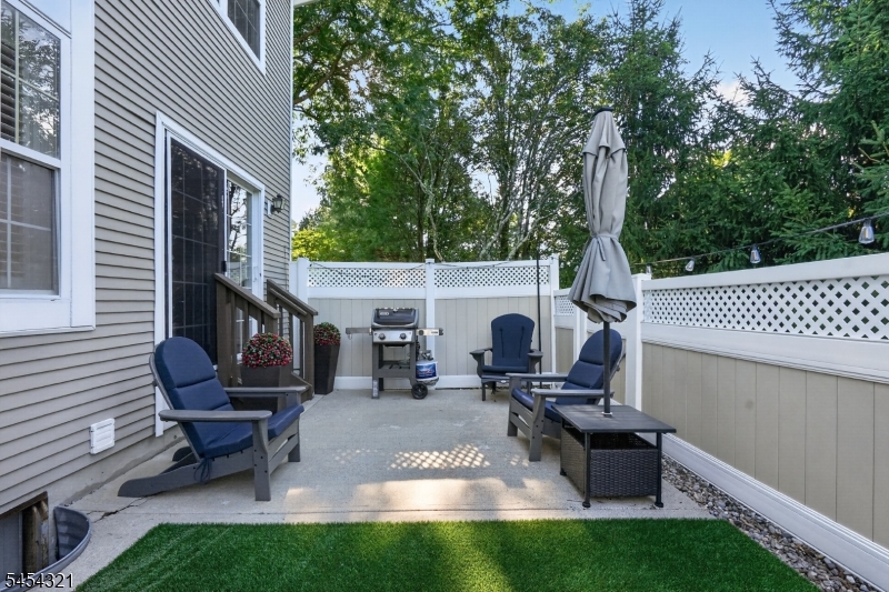 61 Dorchester Dr Property Photo 16
